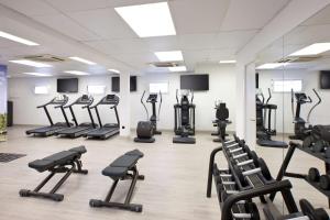Fitness centrum a/nebo fitness zařízení v ubytování NH Pamplona Iruña Park