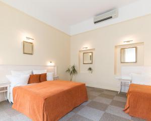 Giường trong phòng chung tại Unitas Hotel