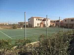 a tennis court with two tennis courts at Appart Studio 2 couchages PORT LEUCATE NATURISME PL010-423 in Leucate-Plage