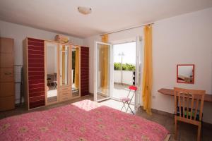 Postel nebo postele na pokoji v ubytování Apartments Vrgada