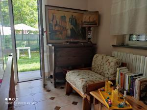a living room with a chair and a table at Appartamento GALY Spoleto in San Venanzia