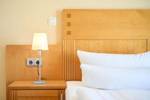 Ein Bett oder Betten in einem Zimmer der Unterkunft Strandhotel Prinz von Preussen