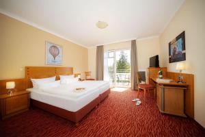 Ein Bett oder Betten in einem Zimmer der Unterkunft Strandhotel Prinz von Preussen