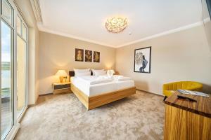 Ein Bett oder Betten in einem Zimmer der Unterkunft Strandhotel Prinz von Preussen