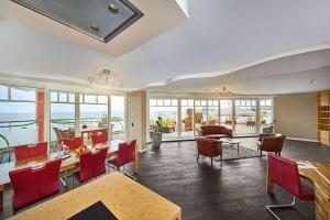 Ein Sitzbereich in der Unterkunft Strandhotel Prinz von Preussen