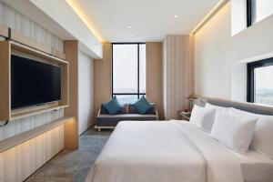 Postel nebo postele na pokoji v ubytování VIVERE Hotel, ARTOTEL Curated