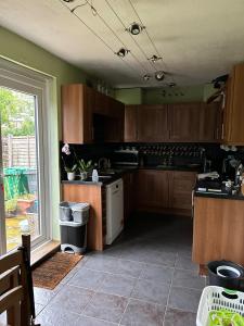 Η κουζίνα ή μικρή κουζίνα στο 6Guests-Parking-PetsOK-FamilyFriendly-Garden