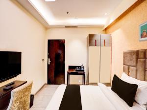 TV a/nebo společenská místnost v ubytování Super Townhouse Pitampura West Enclave