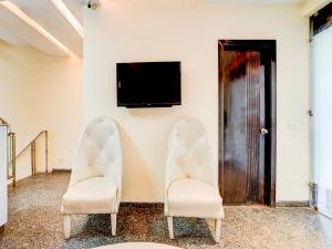 TV a/nebo společenská místnost v ubytování Super Townhouse Pitampura West Enclave