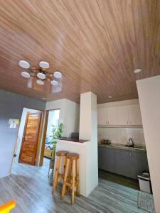 Η κουζίνα ή μικρή κουζίνα στο Mountain Sunctuary-F1 2 Bedroom with nature view