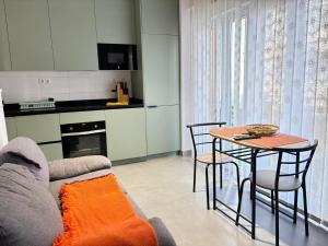 Kuchyň nebo kuchyňský kout v ubytování Rentaly Holidays Apartamento Artes de Arcos Almería