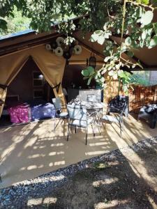 Κήπος έξω από το Camping des vignes