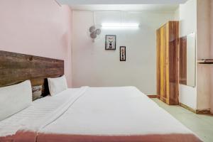 Postel nebo postele na pokoji v ubytování Hotel O The Shagun Residency