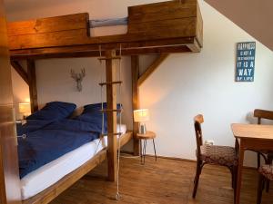 A bed or beds in a room at Bergbude