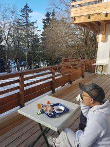 Balkón nebo terasa v ubytování Auberge de Jeunesse HI Chamrousse + 17 fotografií