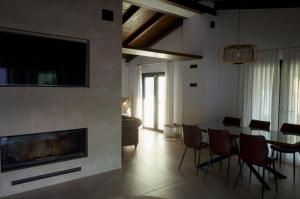 a living room with a table and a fireplace at Villa Paraíso in Seville