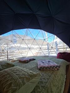 Nespecifikovaný výhled na hory nebo výhled na hory při pohledu z luxury tent