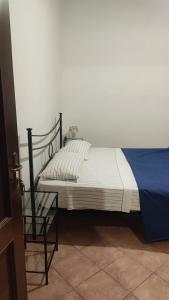 a bed sitting in a bedroom with a glass table at Stanza in Villa in Torvaianica