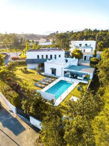 Bazén v ubytování Portugal Active Hábito's Lodge nebo v jeho okolí