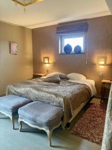 Postel nebo postele na pokoji v ubytování Hotel L'Ami du Chambertin
