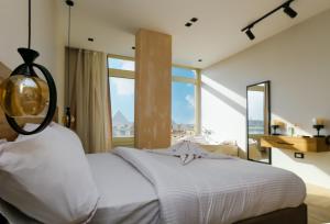 Ліжко або ліжка в номері Rixoss Tower Pyramids View