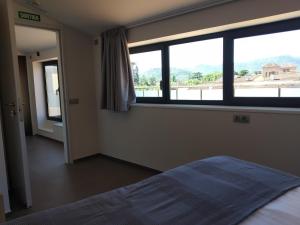 A bed or beds in a room at Hotel Olot Centre