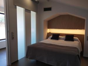 Postel nebo postele na pokoji v ubytování Hotel Olot Centre