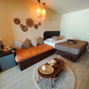 Postel nebo postele na pokoji v ubytování Bamboo Beachfront Koh Larn Island