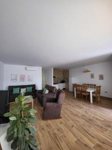 a living room with a couch and a table at Apartamento Beck- Tierra in Soportújar