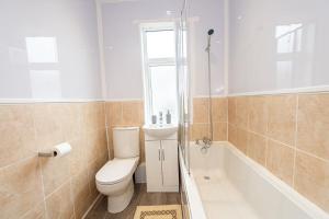 Koupelna v ubytování Room in Anfield
