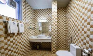 Koupelna v ubytování SH Hotel