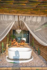 Zahrada ubytování Bamboo Beachfront Koh Larn Island