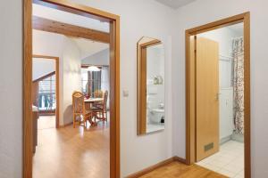 Koupelna v ubytování Haus an der Gutach + 144 fotografií