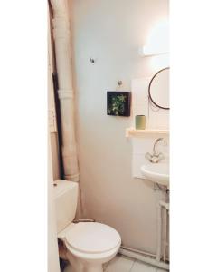 Ένα μπάνιο στο Po1-TPSA17-3D- ROOM Paris 17ème +4 φωτογραφίες