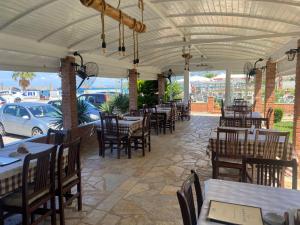 Photo de la galerie de l'établissement Sunrise Hotel Orikum, à Orikum 67 autres photos