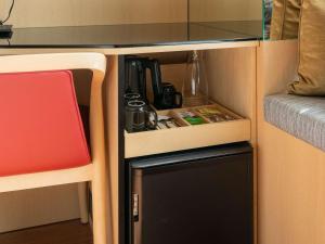 Ibis Singapore on Bencoolen - Newly Renovated的厨房或小厨房