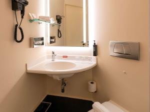 Ibis Singapore on Bencoolen - Newly Renovated的一间浴室