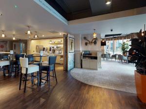 a dining room and living room with a kitchen and dining table at ibis Styles Leeds City Centre Arena in Leeds