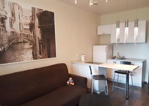 a living room with a couch and a kitchen at Апартаменти Бела Виста in Varna City
