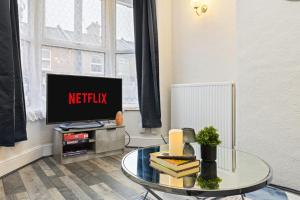 TV a/nebo společenská místnost v ubytování Layam