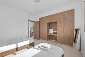 Postel nebo postele na pokoji v ubytování Downtown Comfort Apartment