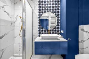 Kúpeľňa v ubytovaní VipWarsawApartments Sapphire Mennica Residence