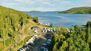 an aerial view of a parking lot next to a lake at Skuleberget Havs camping in Docksta