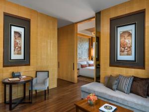 Llit o llits en una habitació de The Olympian Hong Kong