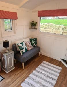 Gallery image of Delightful Cowbridge Railway Carriage with Hot Tub in Cowbridge