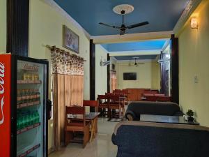 a restaurant with a soda machine and a dining room at Hotel Daisy Park in Bhairāhawā