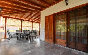 Balkón nebo terasa v ubytování Panos Relaxation Villa + 26 fotografií