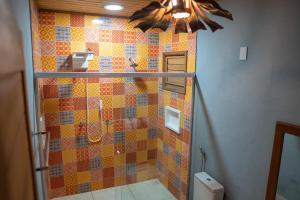 Vila Mani Atins Casa com Piscina的一间浴室