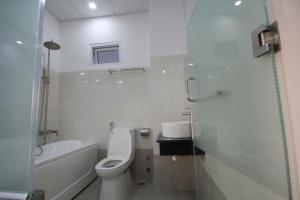 Phòng tắm tại Bach Duong Apartment