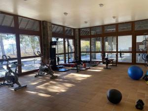 Fitness centrum a/nebo fitness zařízení v ubytování Apartamento ideal para parejas en Enveitg